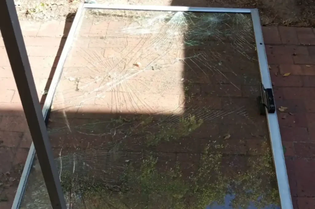 Glass-Repair-Services.png